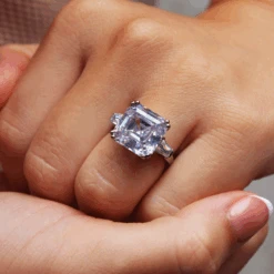 Elizabeth Taylor's Engagement Ring -Trudiamonds IMG 6048 T3002