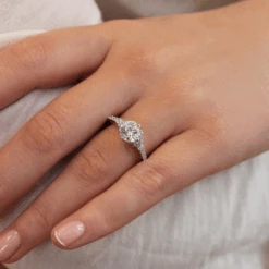 Queen Elizabeth II Engagement Ring -Trudiamonds IMG 8761 T2372