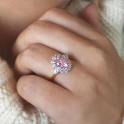 Eugenie's Royal Engagement Ring -Trudiamonds T2620 GC 5