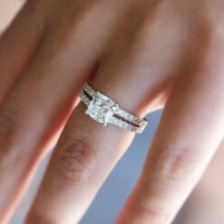 Zara's Royal Engagement Ring -Trudiamonds T2975 GC 5